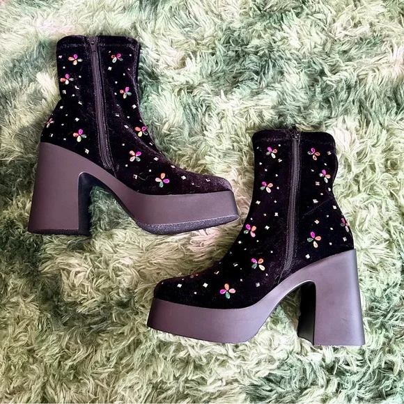 Black jeweled Betsey Johnson boots - Picture 3 of 4